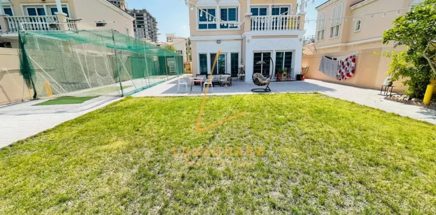 Villa de 3 dormitorios en Jumeirah Village Circle, UAE No. 205627