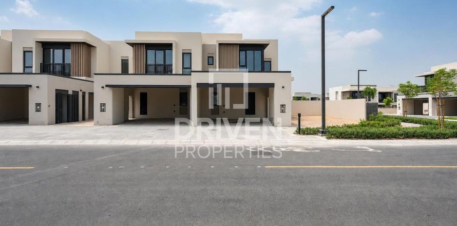 Villa de 4 dormitorios en Jebel Ali, UAE No. 204767