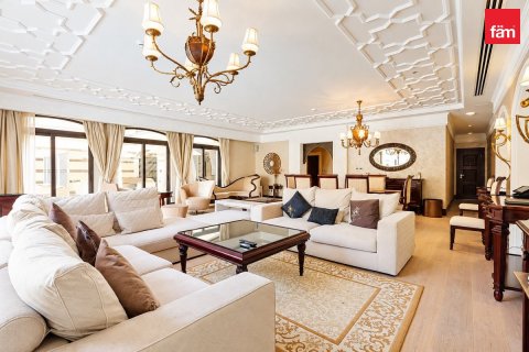4 bedrooms Villa in Palm Jumeirah, UAE No. 222347 3