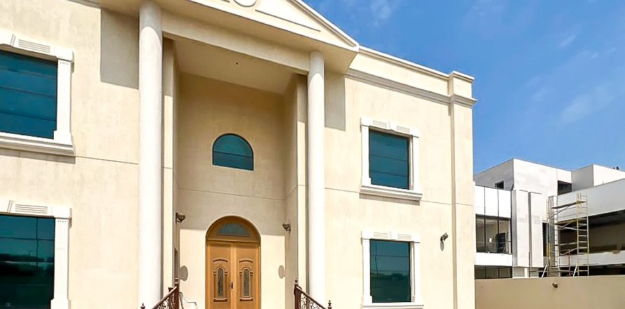 Villa de 5 dormitorios en Al Barsha, UAE No. 215407