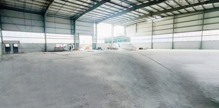 1672.2m² Warehouse in Al Qusais Industrial Area, UAE No. 46612