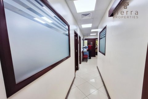 1672.2m² Warehouse in Al Qusais Industrial Area, UAE No. 46612 8