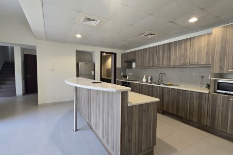3 bedrooms Townhouse in Ras Al Khaimah, UAE No. 183864 8
