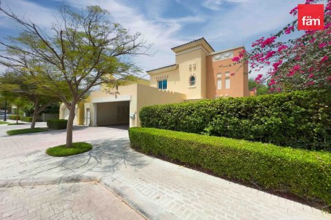Вилла с 4 спальнями в Dubai Sports City, ОАЭ №216652 12