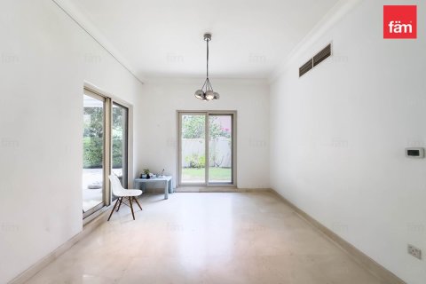 Вилла с 4 спальнями в Dubai Sports City, ОАЭ №216652 22