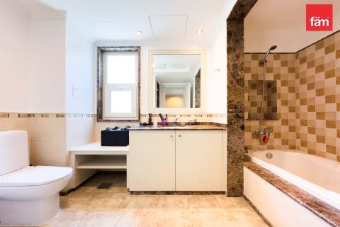 Вилла с 4 спальнями в Dubai Sports City, ОАЭ №216652 19