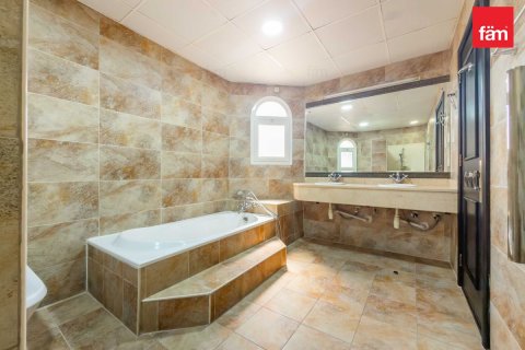 5 bedrooms Villa in Al Barsha, UAE No. 219207 18