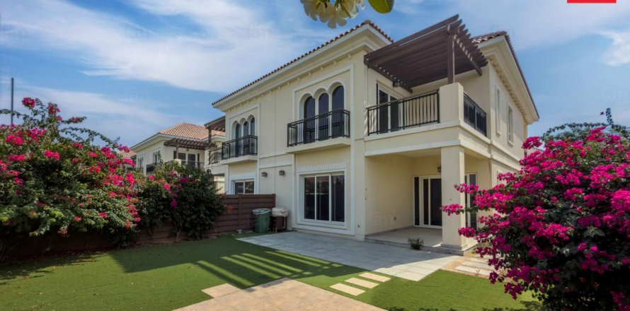 4 bedrooms Villa in Dubai, UAE No. 167130