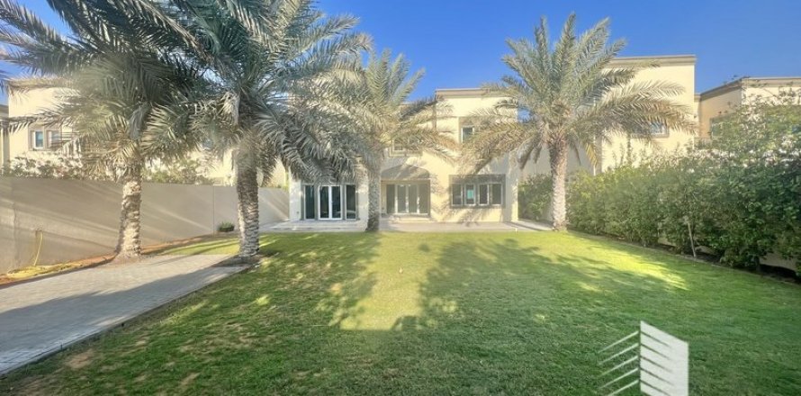 Villa de 3 dormitorios en Regional, UAE No. 9865