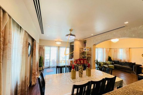 3 bedrooms Villa in Jumeirah Village Circle, UAE No. 220981 5