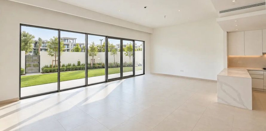 4 bedrooms Townhouse in Dubai, UAE No. 224412