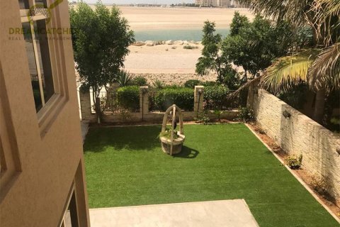 Дуплекс с 4 спальнями в Al Hamra Village, ОАЭ №75573 3