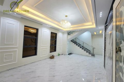 Villa de 5 dormitorios en Al Yasmeen, UAE No. 22828 9