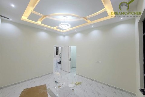 Villa de 5 dormitorios en Al Yasmeen, UAE No. 22828 16