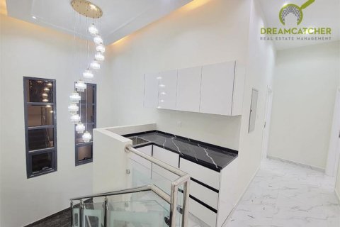 Villa de 5 dormitorios en Al Yasmeen, UAE No. 22828 10
