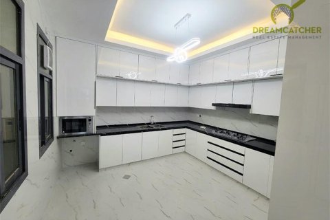 Villa de 5 dormitorios en Al Yasmeen, UAE No. 22828 5
