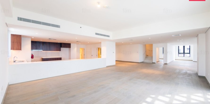 5 bedrooms Apartment in Dubai, UAE No. 152009