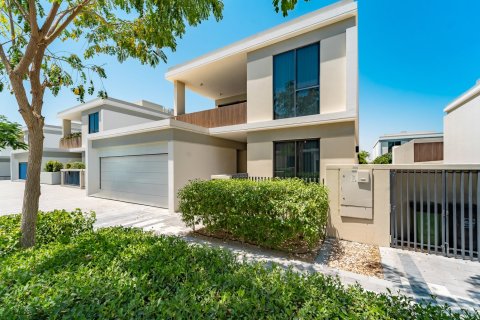 Villa de 4 chambres à Dubai Sports City, UAE No. 187001