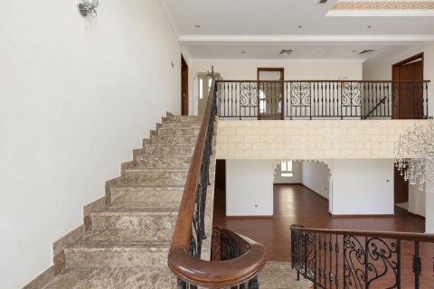 Вилла с 4 спальнями в Jumeirah Islands, ОАЭ №221596 5