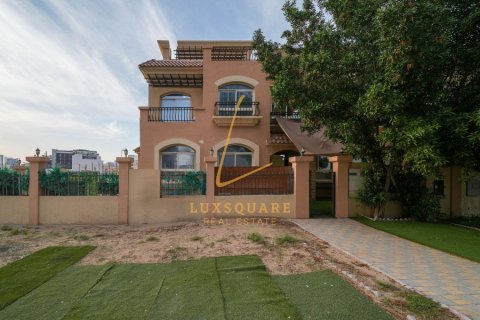 3 bedrooms Villa in Jumeirah Village Circle, UAE No. 213380