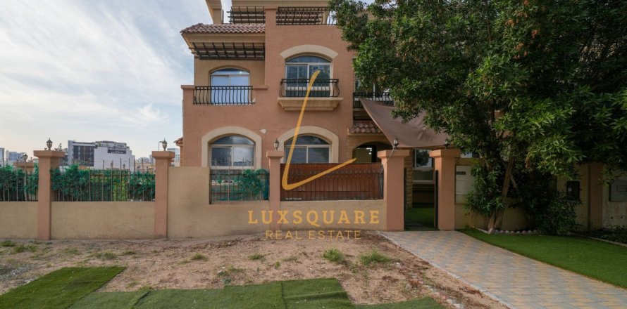 3 bedrooms Villa in Jumeirah Village Circle, UAE No. 213380