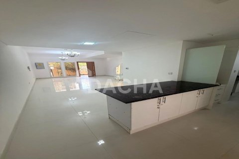 Villa de 3 chambres à District 15, UAE No. 186077 5
