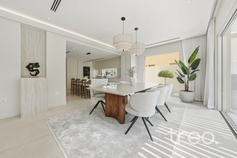 Вилла с 4 спальнями в Jumeirah Park, ОАЭ №220544 7