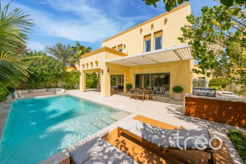 Вилла с 4 спальнями в Jumeirah Park, ОАЭ №220544