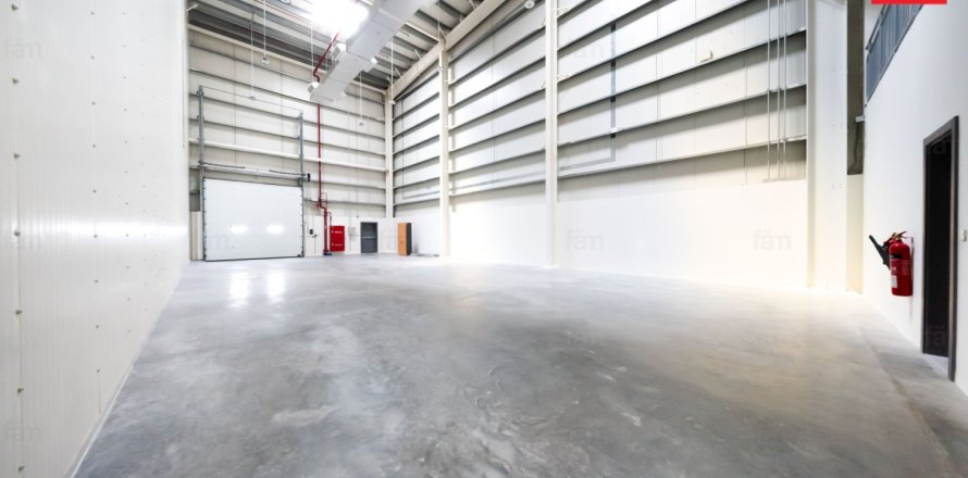 Warehouse de 1351m² à Dubai, UAE No. 159605