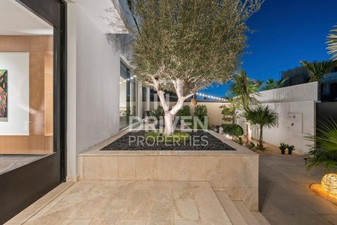Вилла с 7 спальнями в Umm Al Sheif Villas, ОАЭ №221120 24