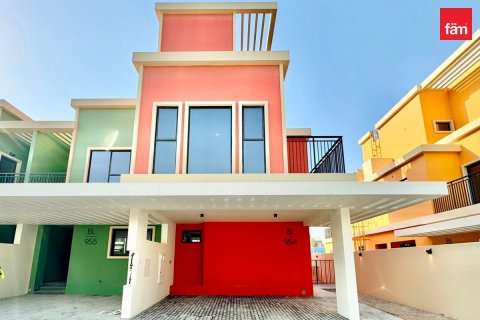 3 bedrooms Townhouse in Dubai, UAE No. 210940