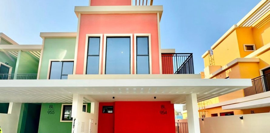 3 bedrooms Townhouse in Dubai, UAE No. 210940