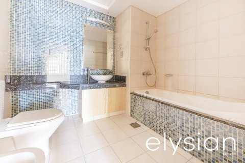 Appartement de 2 chambres à Shoreline Apartments, UAE No. 64639 8