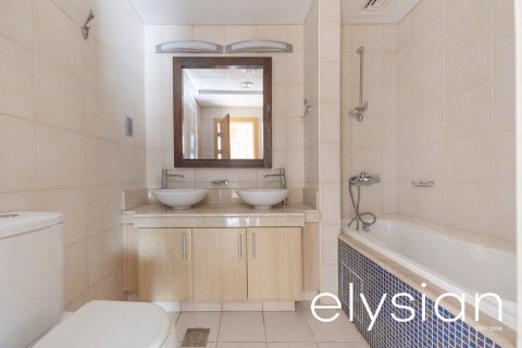 Appartement de 2 chambres à Shoreline Apartments, UAE No. 64639 5