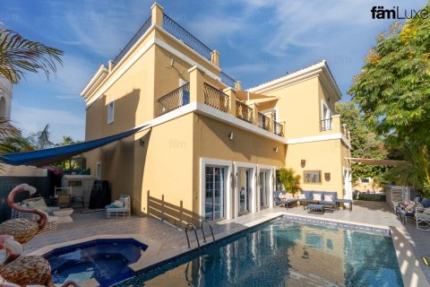 Villa de 4 dormitorios en Dubai, UAE No. 162780