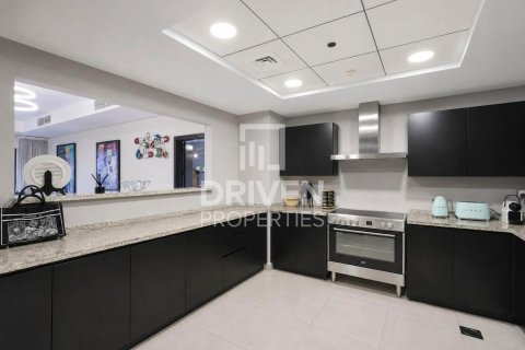 Квартира с 2 спальнями в The Crescent, ОАЭ №226098 5