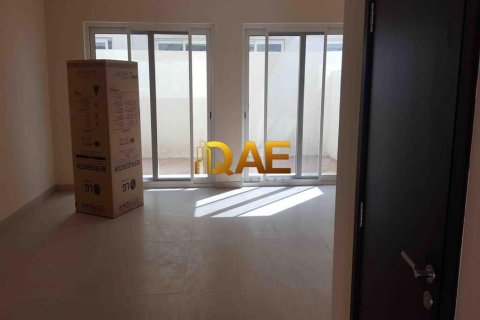 Villa de 3 dormitorios en International City, UAE No. 34078 7