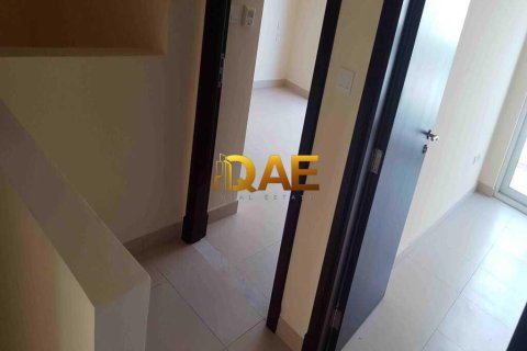 Villa de 3 dormitorios en International City, UAE No. 34078 8