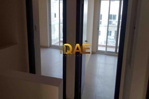 Villa de 3 dormitorios en International City, UAE No. 34078 9
