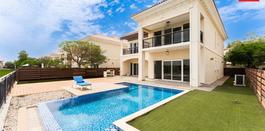 5 bedrooms Villa in Dubai, UAE No. 167127