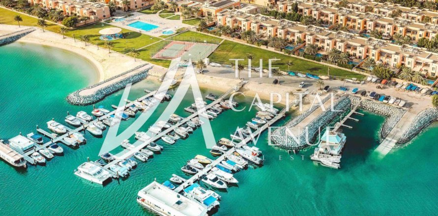 4 bedrooms Villa in Abu Dhabi, UAE No. 221792
