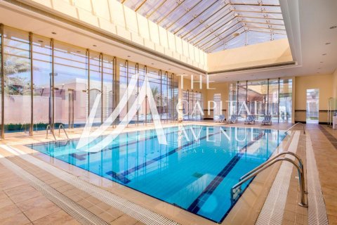 4 bedrooms Villa in Abu Dhabi, UAE No. 221792 6