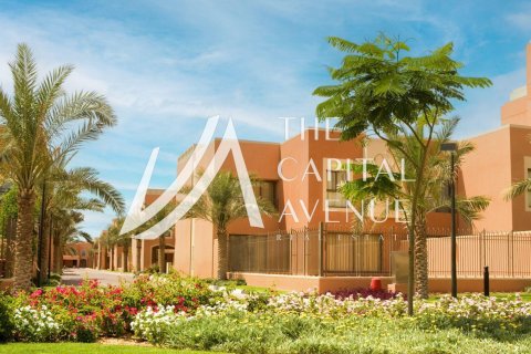 4 bedrooms Villa in Abu Dhabi, UAE No. 221792 3