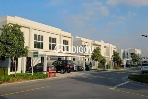 Townhouse de 3 dormitorios en Arabella Townhouses, UAE No. 203657 5