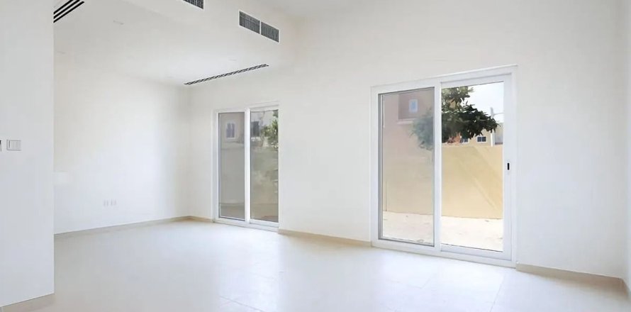 4 bedrooms Townhouse in Dubai, UAE No. 219158