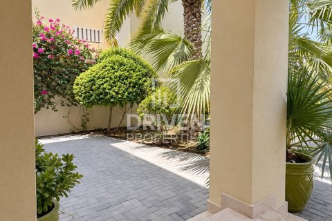 Villa de 3 dormitorios en Jumeirah Park, UAE No. 221511 25