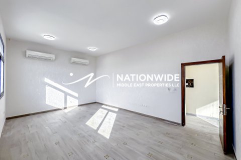 5 bedrooms Villa in Abu Dhabi, UAE No. 134409 5