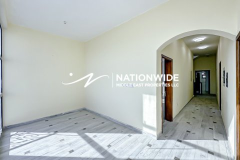 5 bedrooms Villa in Abu Dhabi, UAE No. 134409 7