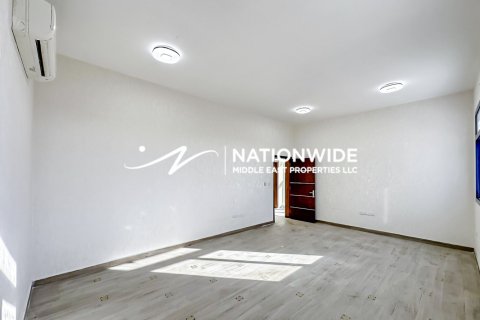 5 bedrooms Villa in Abu Dhabi, UAE No. 134409 13