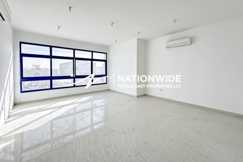 5 bedrooms Villa in Abu Dhabi, UAE No. 134409 4